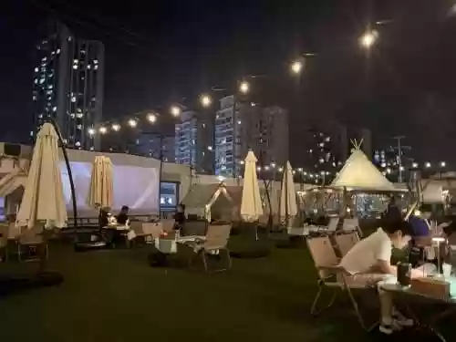 夜晚房顶阵容插图1