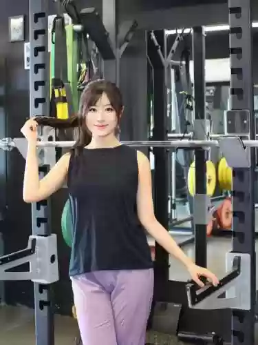 健身房美女教练阵容搭配，健身房的女教练一般都多大年龄插图